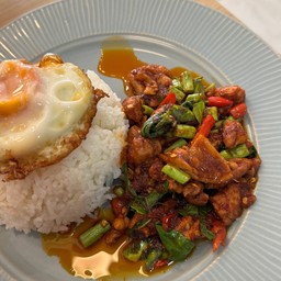 ผัดพริกแกงไก่