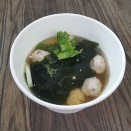 กับข้าว แกงจืดเต้าหู้สาหร่ายวากาเมะ