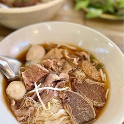 ก๋วยเตี๋ยว บ้านดำรงค์