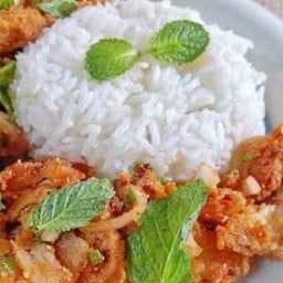 ข้าวยำไก่แซ่บ