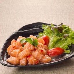 Spicy Salmon Salad / ยำแซลม่อนไทย