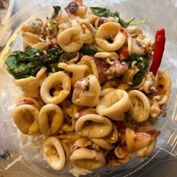 กระเพราปลาหมึก