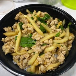 หน่อไม้ผัดใบโหระพา