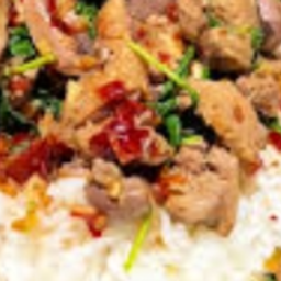 KH08.33 ผัดกะเพราเครื่องในเนื้อวัว 50 กรัม ราดข้าว