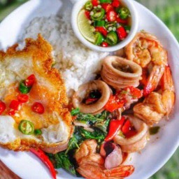 ผัดกระเพราพริกแห้ง Pim 1