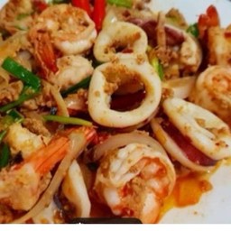 Ki01.18 ผัดผงกระหรี่ปลาหมึก 150 กรัม (ใส่ไข่ 2ฟอง)