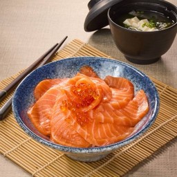 Salmon Don W/ Ikura / ข้าวหน้าปลาแซลมอนกับไข่ปลา