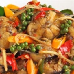 Ki01.24 ผัดเผ็ดปลาดุก 150กรัม