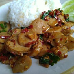 กะเพราลูกชิ้นหมู