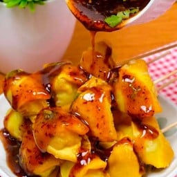 ร้านลูกชิ้น / จิ้มกุหน่อย (น้ำจิ้มทำเอง ไม่ผสมแป้ง) มีส่วนผสมผักและผลไม้ สาขา1 (รามคำแหง)