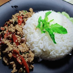 กระเพราเจ๊นกโคตรเผ็ด