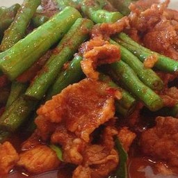 ผัดพริกแกงหมู