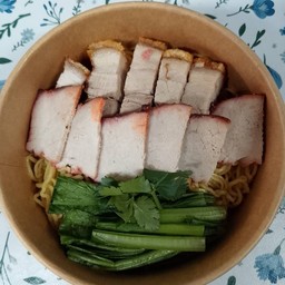 บะหมี่หมูแดงหมูกรอบ
