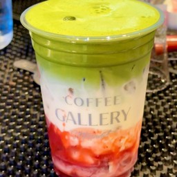 สตอเบอรี่ มัจฉะลาเต้