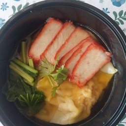 เกี๊ยวน้ำหมูแดง