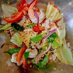 ยำมาม่ากุ้งสุก