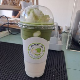 ชาเขียวมะพร้าวนมสด