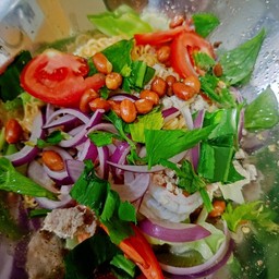 ยำมาม่าทะเลรวม