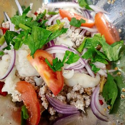 ยำเล็บมือนางหมูสับ