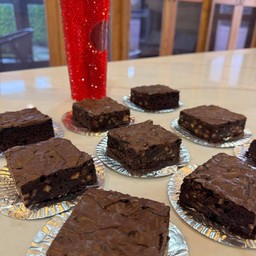 บราวนี่ ชอคโกแลตเบลเยี่ยม+วิปครีมสูตรพิเศษ