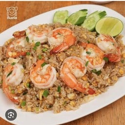 ข้าวผัดกุ้งจานใหญ่