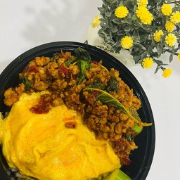 ข้าวราดกะเพราหมูสับไข่ข้น