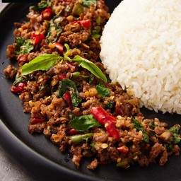 กะเพราโบราณ หมูสับพรีเมี่ยม