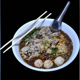 ก๋วยเตี๋ยวหมูน้ำตกยายถ้วย บ้านหนองผักแว่น