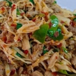 Ki02.31 ผัดกะเพรา เนื้อวัว 150 กรัม ใส่หน่อไม้ดอง 100 กรัม