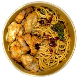 สปาเก็ตตี้กะเพราหมูสับและไก่ทอด