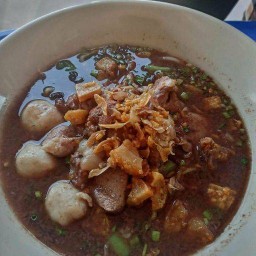ร้านก๋วยเตี๋ยวหมูน้ำตก สูตรรังสิต-น้องใบบัว