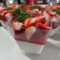 พานาคอตต้าสตรอเบอรี่