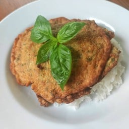 ไข่เจียวอิตาเลี่ยนเบซิล พร้อมหมูสับ