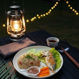 ข้าวผัดน้ำพริกปลาทู