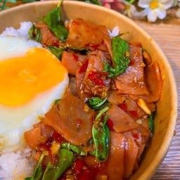 ข้าวกะเพราเบคอน