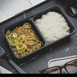 ผัดพริกหนุ่มเนื้อบดราดข้าว (เนื้อแท้)