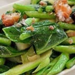 Ki02.05 ผัดไฟแดง คะน้า 100 กรัม หมูกรอบ 150 กรัม