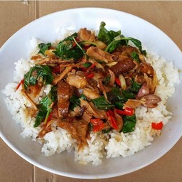 กะเพราขาหมูเป็นกับข้าว