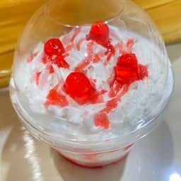 วิปครีมล้วนเยลลี่แดง