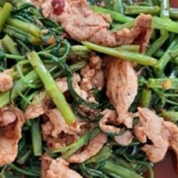 Ki02.35 ผัดพริกเผาผักบุ้ง 150 กรัม+หมู 100 กรัม