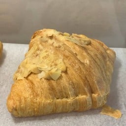 ครัวซองต์อัลมอนด์