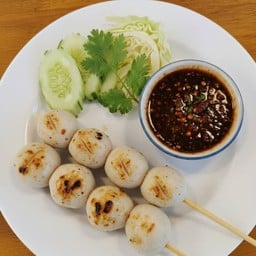 เจ้หน่องลูกชิ้นปิ้ง-ทอด ศรีบัวบาน