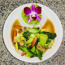 ผัดผักรวม  ဖက်ဖက် အရွက်စိမ်းကြော်