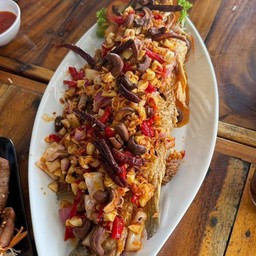 ปลากระพงลุยสวน แถม ไก่ต้มน้ำปลา