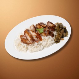 ข้าวหมูสามชั้นทอดน้ำปลา