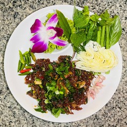 ก้อยเนื้อ ขม(เนื้อโคขุนโพนยางคำ)