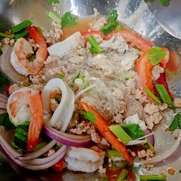 ยำวุ้นเส้นทะเลรวม