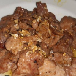 หมูชิ้นทอดกระเทียม