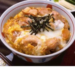 ข้าวหน้าไก่ราดไข่ซอสมาโย