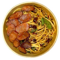 สปาเก็ตตี้กะเพราหมูสับและกุนเชียวทอด